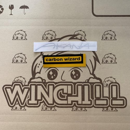 Dán decal AKANA trên xe hơi